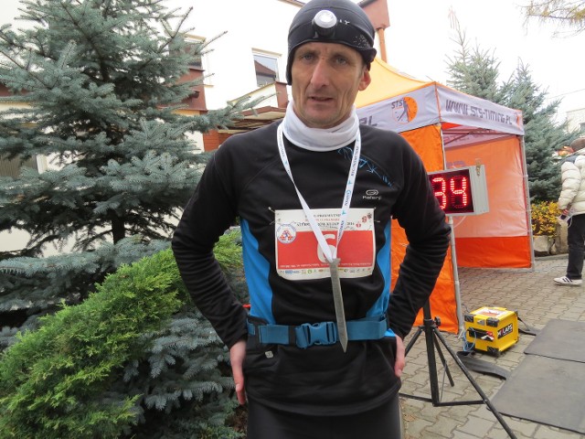 Piotr Dziedzic z Inowrocławia, zwycięzca ultramaratonu w I Biegu Przemytnika w Aleksandrowie Kujawskim