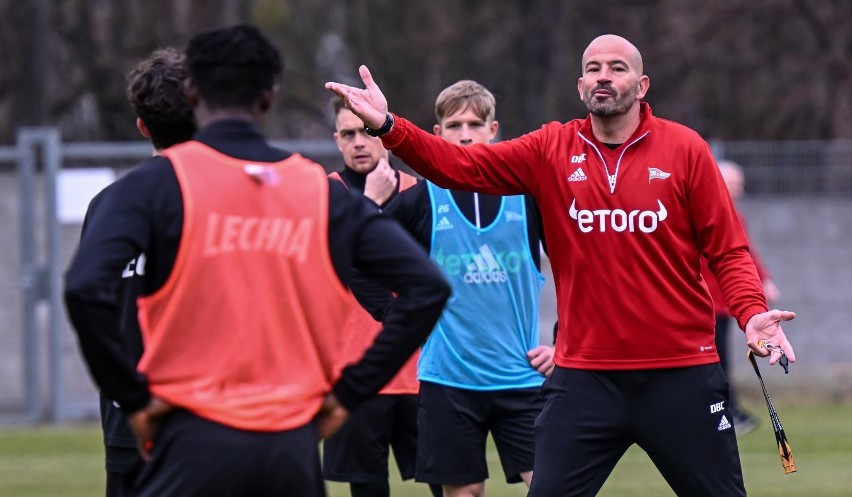 Lechia Gdańsk walczy o utrzymanie i gra dziś kluczowy mecz ze Śląskiem Wrocław. Jak zadebiutuje trener David Badia?