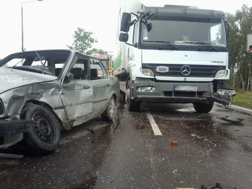 Łucka: Zderzenie BMW z ciężarówką (FOTO)