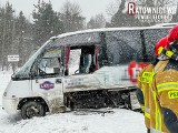 Wypadek autobusu z pojazdem ciężarowym. Jedna osoba potrzebowała specjalistycznej pomocy i trafiła do szpitala