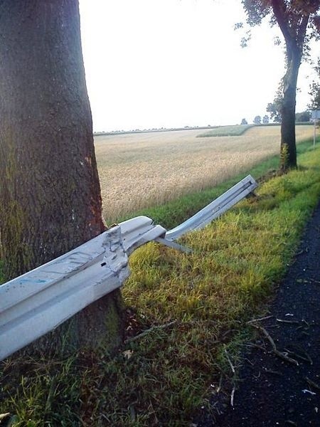 - Kierowca cudem wyszedł z kolizji bez szwanku - mówi asp....