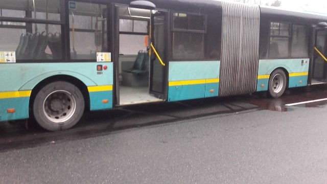 Pełen pasażerów autobus PKM Jaworzno miał awarie