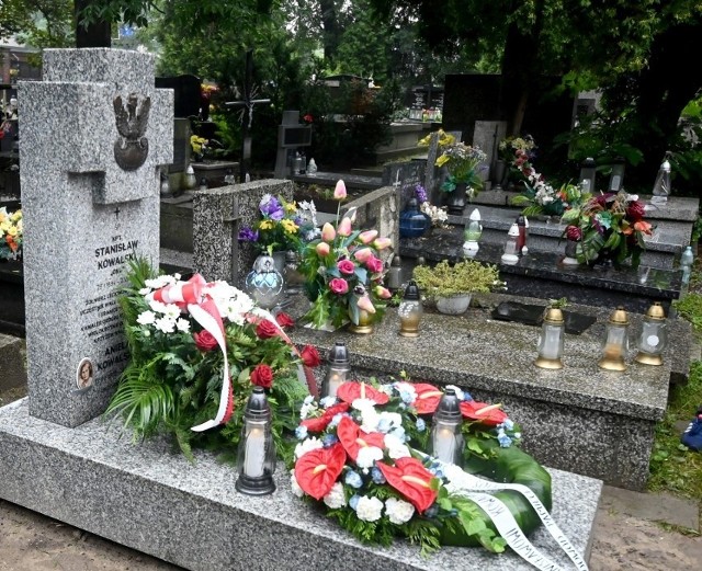 Odnowiony grób Stanisława Kowalskiego