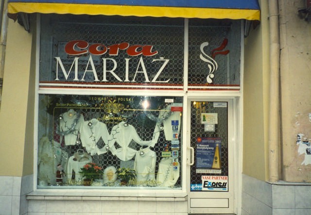 W 1978 roku Kryśkiewicz przejął sąsiedni sklep, ten w którym...