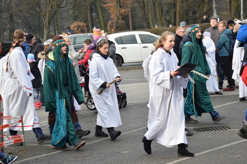 Zawiercie: tłumy mieszkańców na Orszaku Trzech Króli 2018