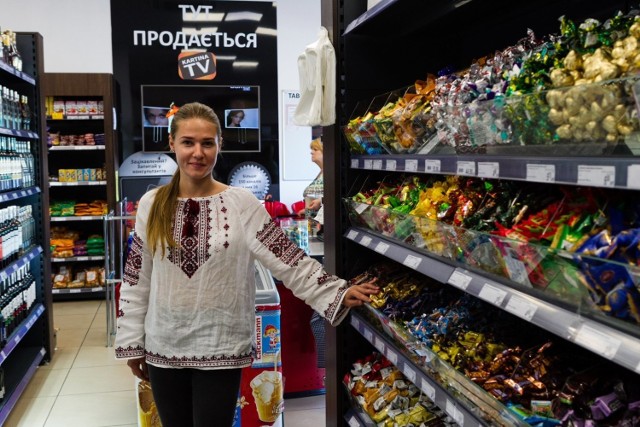 W sobotę, 22 grudnia przy ul. Milczańskiej 16 C w Poznaniu zostaną otwarte delikatesy Ukrainoczka, w których będzie można kupić produkty nie tylko z Ukrainy, ale też z Białorusi, Rosji, Kazachstanu, Gruzji i Mołdawii. Zobacz wybrane produkty, które będzie można kupić w sklepie ------>