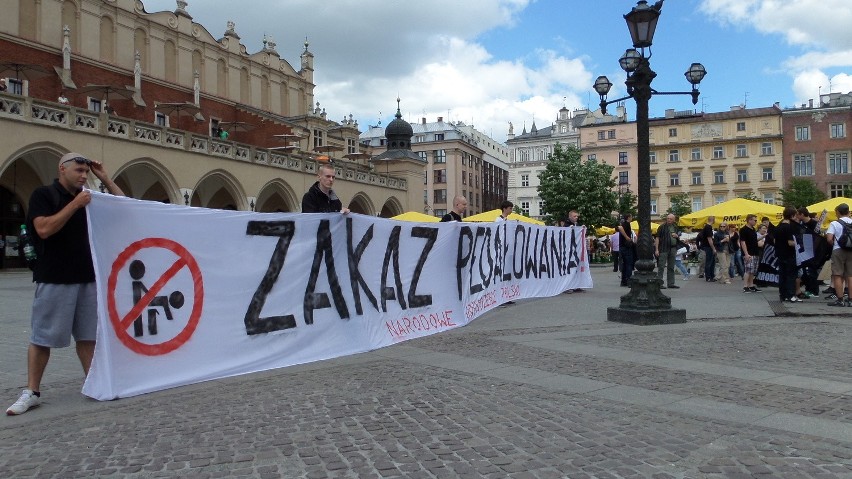 Kraków: Manifestacja w Obronie Tradycyjnej Rodziny [ZDJĘCIA, WIDEO]