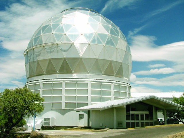 Hobby-Eberly Telescope, na którym zespół naukowców prowadzi...