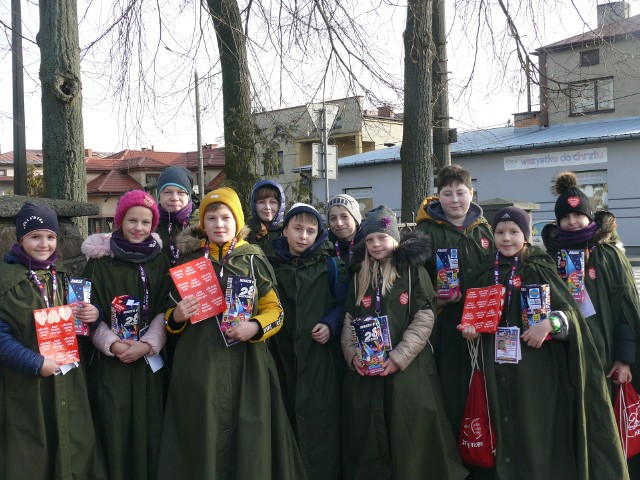 W Białobrzegach kwestowali między innymi harcerze z drużyny "Szare sowy" z Publicznej Szkoły Podstawowej w Suchej w gminie Białobrzegi.