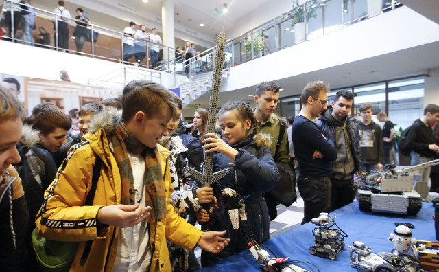 VIII Salon Edukacji Zawodowej i Technicznej odbył się na Politechnice Rzeszowskiej.