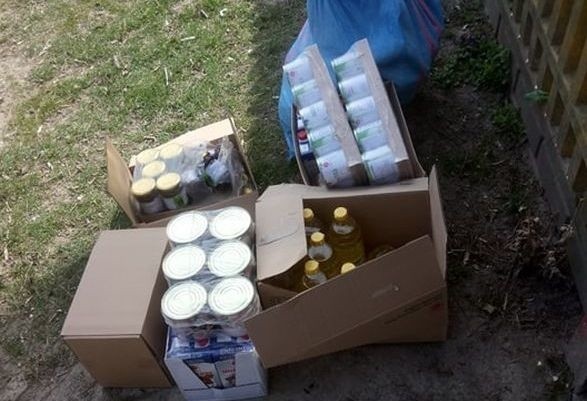 Paczki żywnościowe dla mieszkańców gminy Czarnocin. Kolejne planowane są już na początku maja