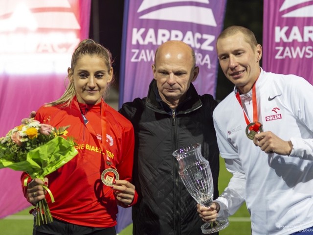 Katarzyna Jankowska (najlepsza na 10 km), trener Barnima Jacek Kostrzeba i Krystian Zalewski