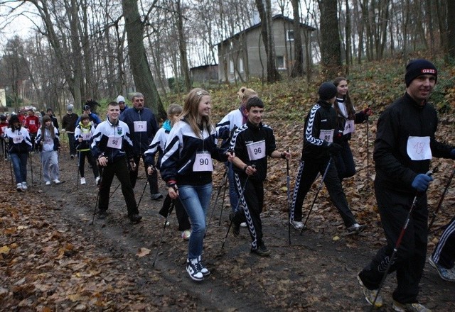 W listopadzie w I Marszu Nordic Walking w Słupsku szło 160 osób.