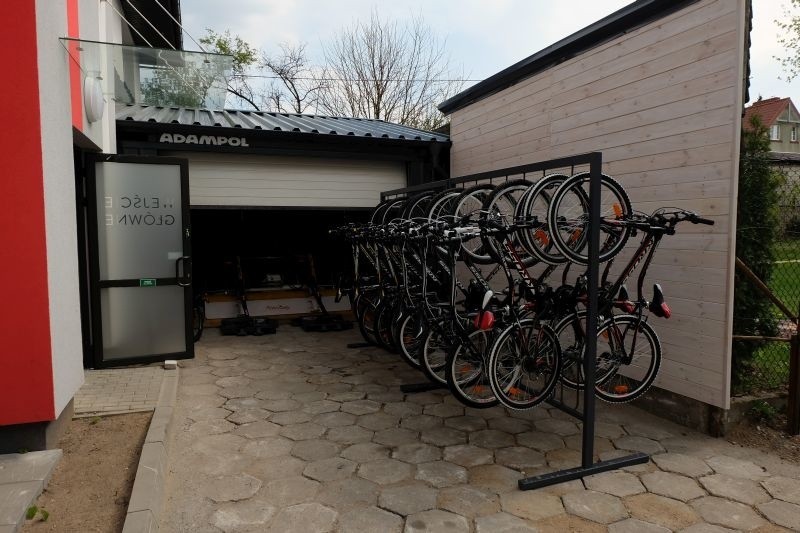 Choć oficjalne otwarcie wypożyczalni rowerów przy Zespole...