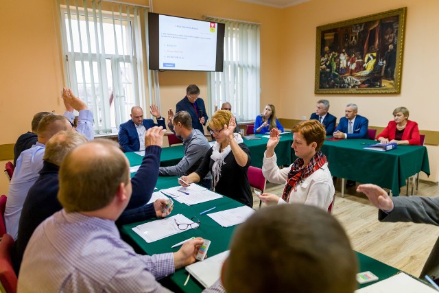 Zdecydowaną większość w radzie, i 11 przedstawicieli, ma KWW Rozwój i Uczciwość. Cztery mandaty zdobyli kandydaci z KWW Przyjazna Gmina Knyszyn.