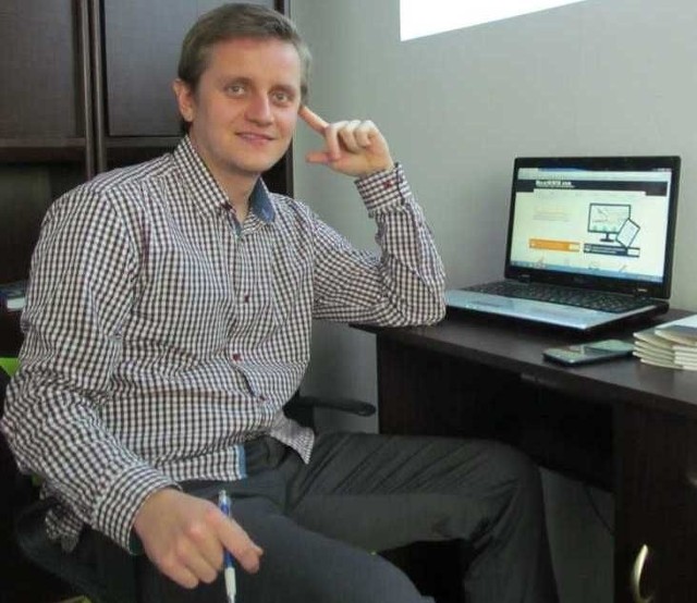 29-letni Rafał Molenda z Włoszczowy założył pierwszą w naszym powiecie agencję interaktywną, która współpracuje z wyszukiwarką Google.  