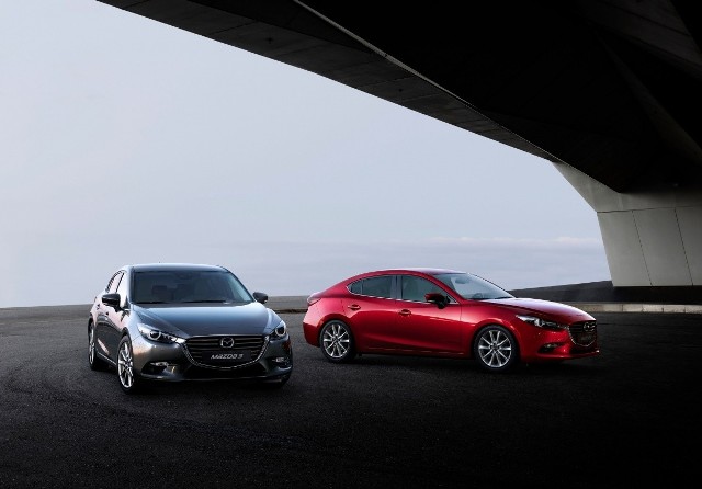 Mazda 3 Klienci będą mogli wybierać spośród trzech egzemplarzy z jednostkami benzynowymi o mocy 100, 120 i 165 koni mechanicznych, oraz dwoma dieslami: 105 i 165-konnym. W ofercie znajdą się zarówno modele z manualną, jak i automatyczną skrzynią biegów.Fot. Mazda