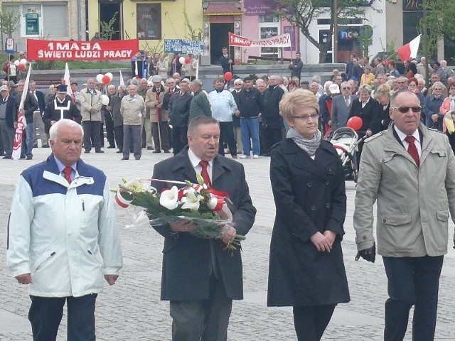 Delegacja ostrowieckiego Sojuszu Lewicy Demokratycznej. Od lewej: Henryk Rożnowski, Józef Grabowski, Ewa Pasternak, Janusz Czajkowski.