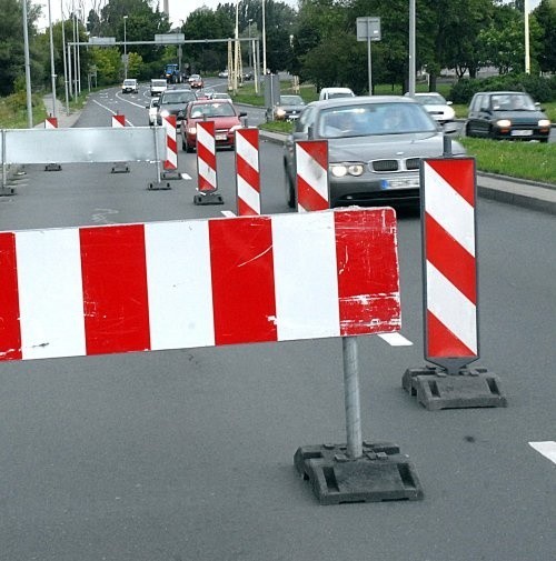 W miejscu pęknięcia ma być położona łata asfaltowa na długości 20 m i o szerokości pół metra. Zniknie też uskok, którzy był odczuwany pod kołami.