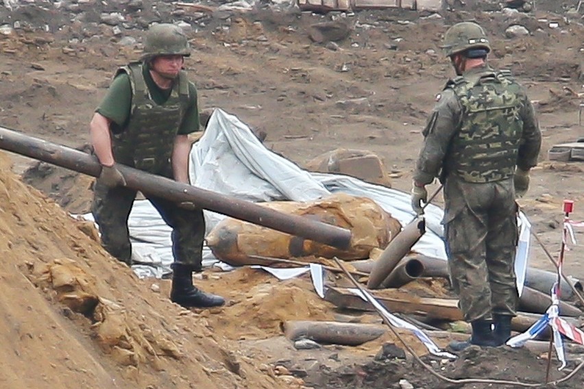 Bomba na Legnickiej. Ulica zamknięta, ewakuacja mieszkańców