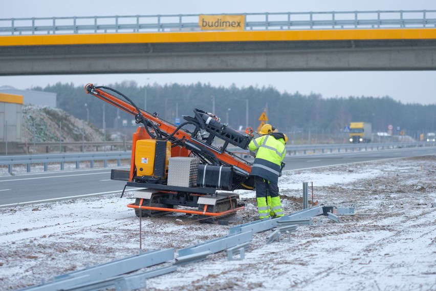 Budowa S17. Dojedziemy ekspresówką do Garwolina w połowie 2019 r. (ZDJĘCIA i WIDEO Z DRONA)