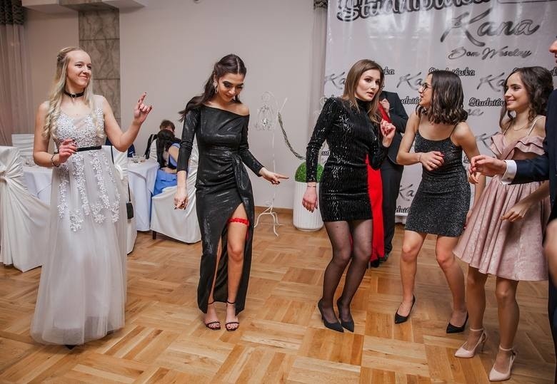 Małopolska. Fashion from studniówki 2019. One mogą przyćmić nawet gwiazdy