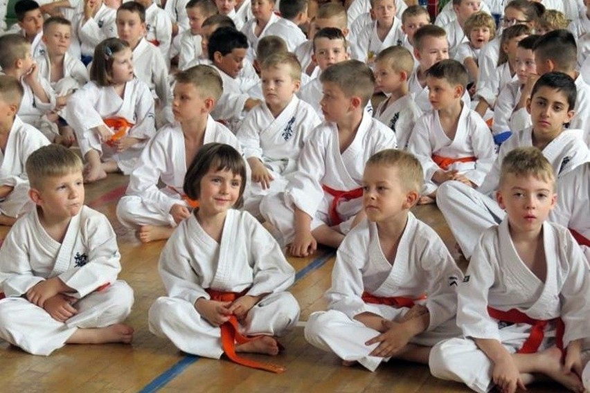 Karatecy Skarżyskiego Klubu Sportów Walki już po egzaminach na wyższe stopnie kyu [ZDJĘCIA]