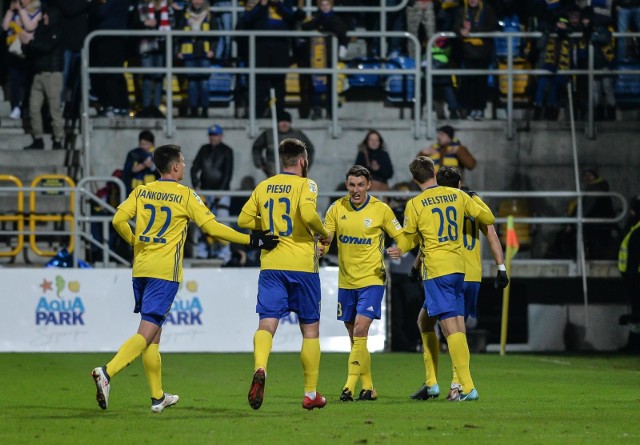 Od początku sezonu ocenialiśmy piłkarzy Arki Gdynia i Lechii Gdańsk w meczach Lotto Ekstraklasy. Podsumowanie zaczynamy od Arki i dziś prezentujemy, jak wygląda najlepsza "10" żółto-niebieskich w naszym rankingu w sezonie 2017/18. Przyjęliśmy, że do sklasyfikowania piłkarza wymagane jest, aby był oceniany przez nas w przynajmniej 14 meczach.