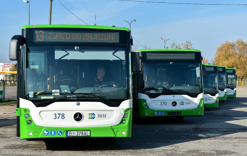 Większość autobusów to pojazdy nowe, czyste, wygodne. Bez...