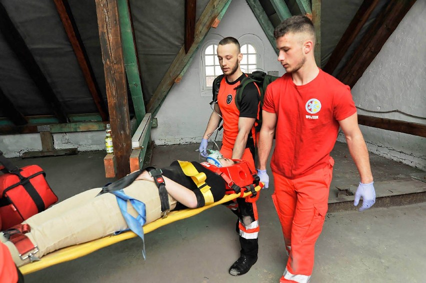 Uniwersytet Medyczny we Wrocławiu prowadzi kursy pierwszej pomocy. Studenci będą mogli praktykować i zarabiać  