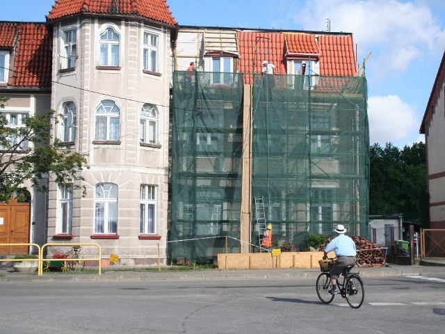 Remont budynku, w którym mieści się przedszkole w Grucznie, jest żmudny, bo dach ma wiele załamań