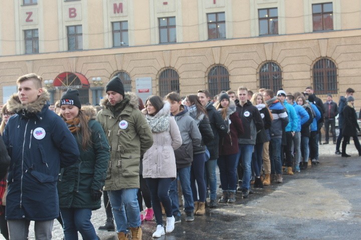 Pół tysiąca par zatańczyło poloneza w Zabrzu