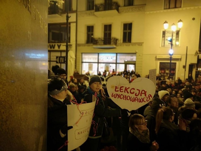 Tak wyglądał wczoraj wieczorem Rynek Staromiejski w Toruniu