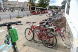 Parking rowerowy na 500 miejsc we Wrzeszczu. Władze się chwalą, miejski działacz krytykuje: "Jak zmarnować miliony na bubel"