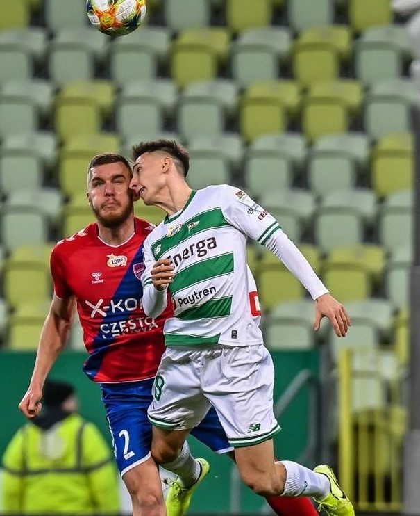 Jakub Arak zanim trafił do Rakowa grał w Legii, Zagłębiu,...