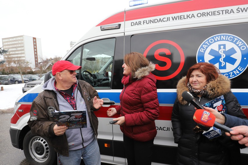 Jurek Owsiak przyjechał nowoczesną karetką do Białegostoku. To warty ponad 500 tys. zł dar dla Dziecięcego Szpitala Klinicznego [ZDJĘCIA] 