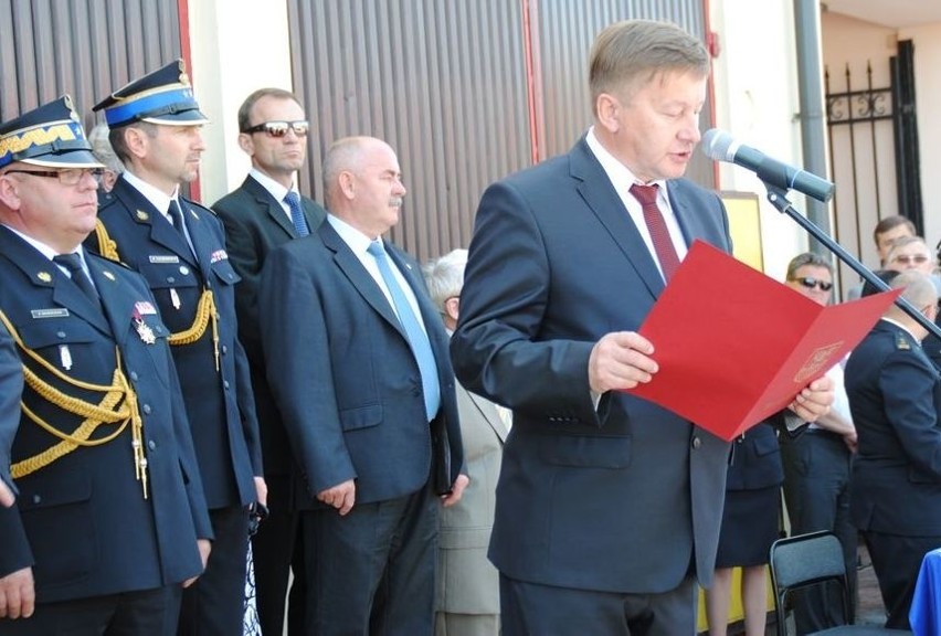 Burmistrz Marek Krak dziękował druhom za ofiarną służbę i...