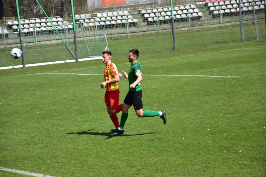 3 liga. Ważna wygrana Korony II Kielce ze Stalą Stalowa Wola. Minuta ciszy przed meczem. Wymarzony debiut trenera Marka Mierzwy [ZDJĘCIA]