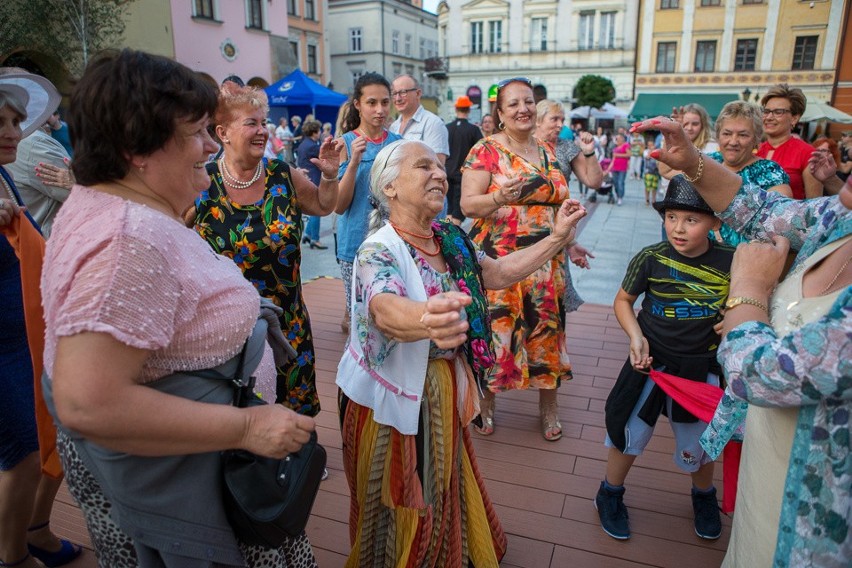 Letnia potańcówka na tarnowskim rynku