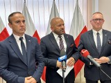 Poseł Mariusz Gosek wzywa w Kielcach do wyjaśnienia afery wizowej z czasów rządów Tuska