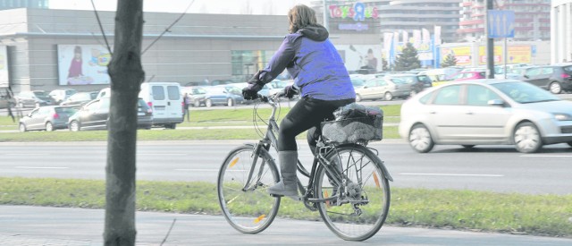 W mieście najlepiej zaopatrzyć się w rower wygrzebany u dziadków lub model z lat 70./80., bo to mniejsza pokusa dla złodziei – radzą fachowcy