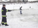 Ferie zimowe - strażacy ostrzegają przed zagrożeniami