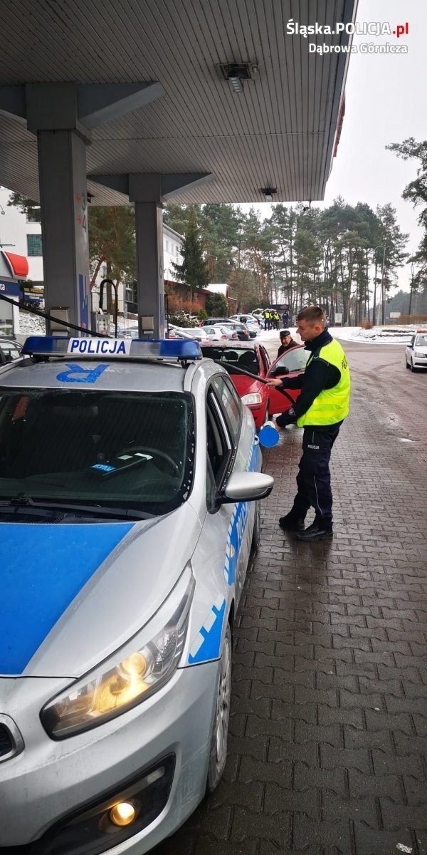 Dwaj kolejni dąbrowscy policjanci wyjechali na służbę na...