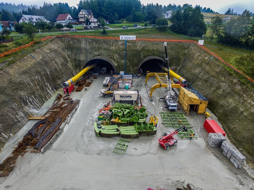 Jechaliście ostatnio w Tatry? Zakopianka to wielki plac budowy! [ZDJĘCIA LOTNICZE]