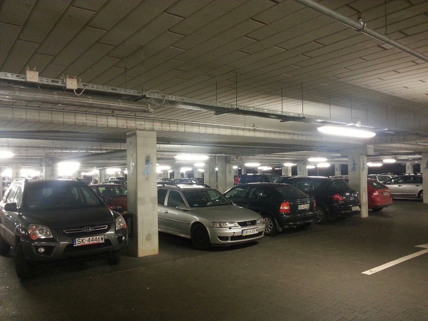 Parking podziemny pod Decathlonem w Katowicach przy Auchan