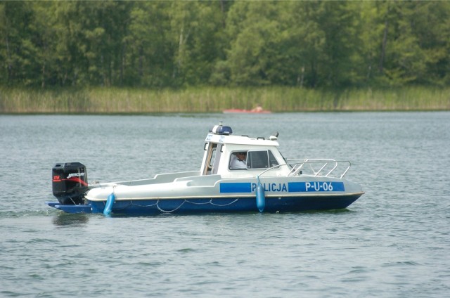 13.07.2010 poznan jezioro strzeszynek patrol policji wodnej kontrola kapielisk glos wielkopolski waldemar wylegalski