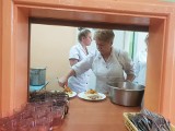 Darmowe obiady dla uczniów już w Łodzi. Trwa pilotaż bezpłatnych dla dzieci posiłków w łódzkiej Szkole Podstawowej nr 138