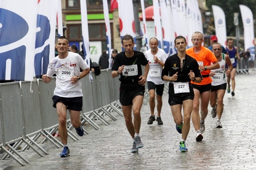 Maraton Wrocław - ZDJĘCIA - zawodnicy z numerami 2001 - 2200