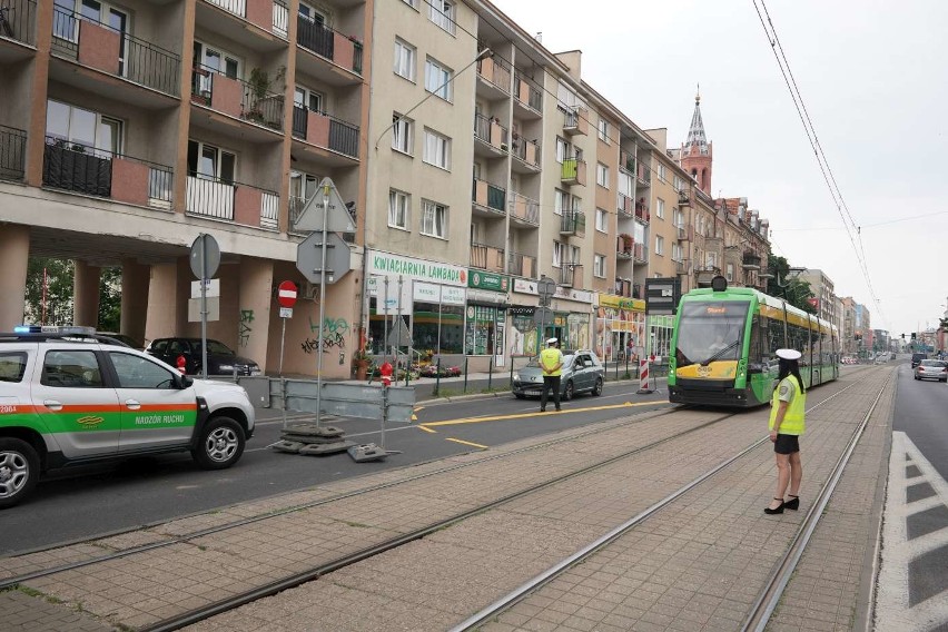 Firma Skanska, która modernizuje rynek, wybudowała wodociąg,...