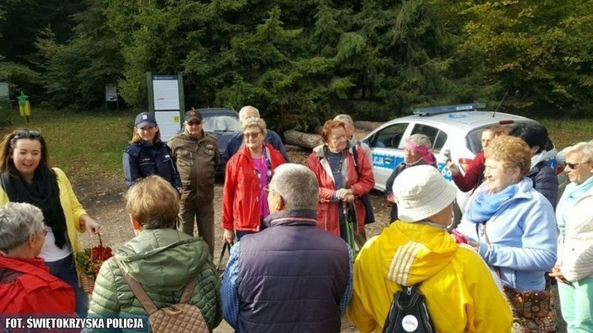 Starachowice: Leśnicy uczyli seniorów co robić, żeby nie zgubić się w lesie